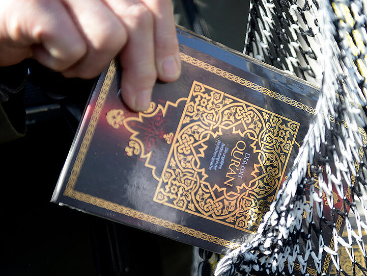 Das Gericht hat dem Salafisten das Mitführen von Messern untersagt.