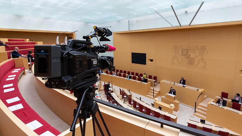 Am 25. März hatte der bayerische Landtag das Infektionsschutzgesetz beschlossen. Alle sechs Fraktionen stimmten dem in Rekordzeit erarbeiteten Gesetz zu.