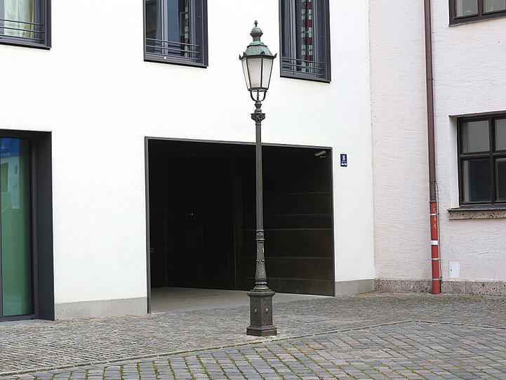 AZ-Leser Djordje Matkovic findet die kleinen Pyramiden am Geländer gefährlich.