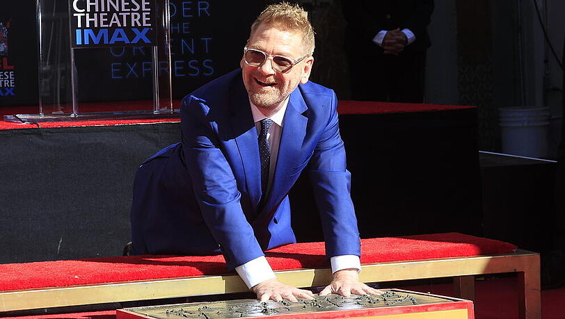 2017 verewigte Kenneth Branagh seine Hand- und Fußabdrücke in Hollywood. 2017 verewigte Kenneth Branagh seine Hand- und Fußabdrücke in Hollywood.