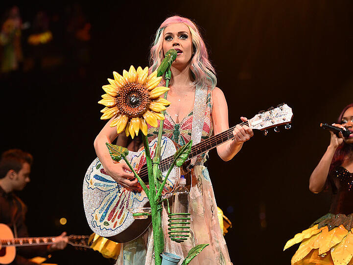 Damit es mit der Liebe klappt, entsagt Katy Perry dem Blitzlicht