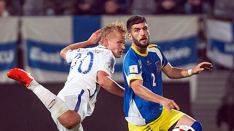 Strotzt nach dem Pflichtspieldebüt mit dem Kosovo vor Selbstvertrauen: Löwe Fanol Perdedaj (r.).