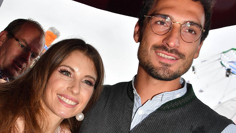 Cathy lernte im Alter von 19 Jahren Mats Hummels kennen. 2015 folgte die Hochzeit, 2018 wurde Sohn Ludwig geboren, 2021 kam es zur Trennung.