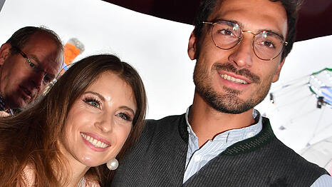 Cathy lernte im Alter von 19 Jahren Mats Hummels kennen. 2015 folgte die Hochzeit, 2018 wurde Sohn Ludwig geboren, 2021 kam es zur Trennung.