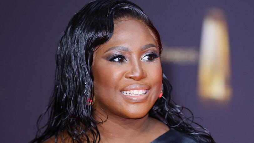 Motsi Mabuse hat im "Kölner Treff" über ihre Kindheit in Südafrika gesprochen. Motsi Mabuse hat im "Kölner Treff" über ihre Kindheit in Südafrika gesprochen.