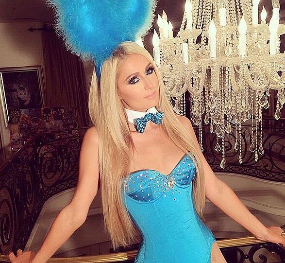Paris Hilton als sexy Playboy-Häschen (groß verkleiden musste sich die Hotel-Erbin hierfür nicht).