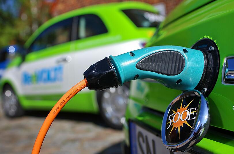 Der Anteil von Fahrzeugen mit Elektro-, Hybrid und Gasantrieben an den Neuzulassungen geht zurück.