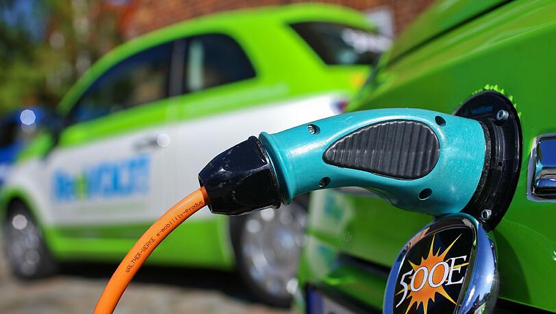 Der Anteil von Fahrzeugen mit Elektro-, Hybrid und Gasantrieben an den Neuzulassungen geht zurück. Der Anteil von Fahrzeugen mit Elektro-, Hybrid und Gasantrieben an den Neuzulassungen geht zurück.