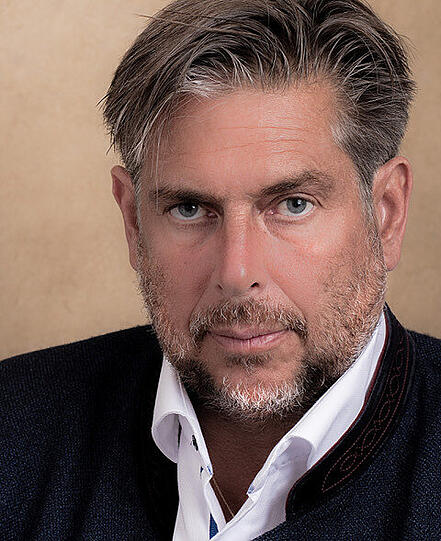 Oliver Herbst ist Makler für Luxusimmobilien.