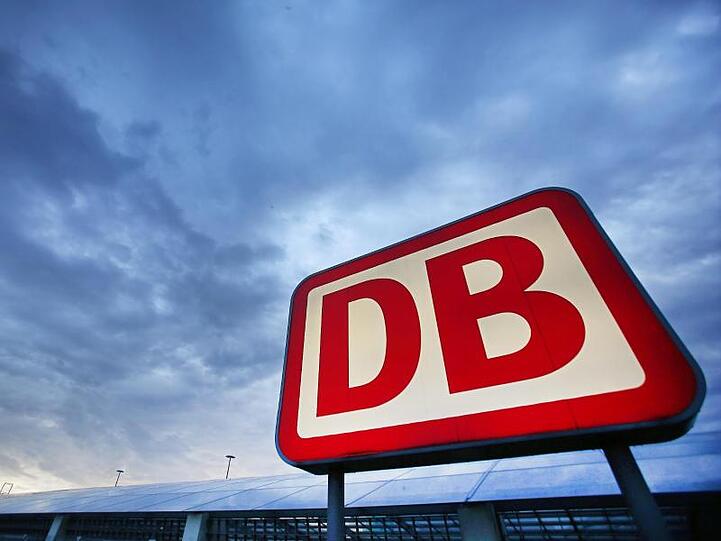 Das Logo der Deutschen Bahn. Foto: Oliver Berg/dpa/Symbolbild