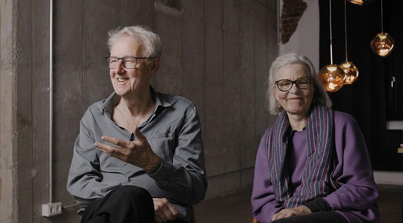 Mutter Dörte Eißfeldt und Vater Theo Janßen haben Jan Delay sowohl politisch als auch musikalisch entscheidend geprägt. Mutter Dörte Eißfeldt und Vater Theo Janßen haben Jan Delay sowohl politisch als auch musikalisch entscheidend geprägt.
