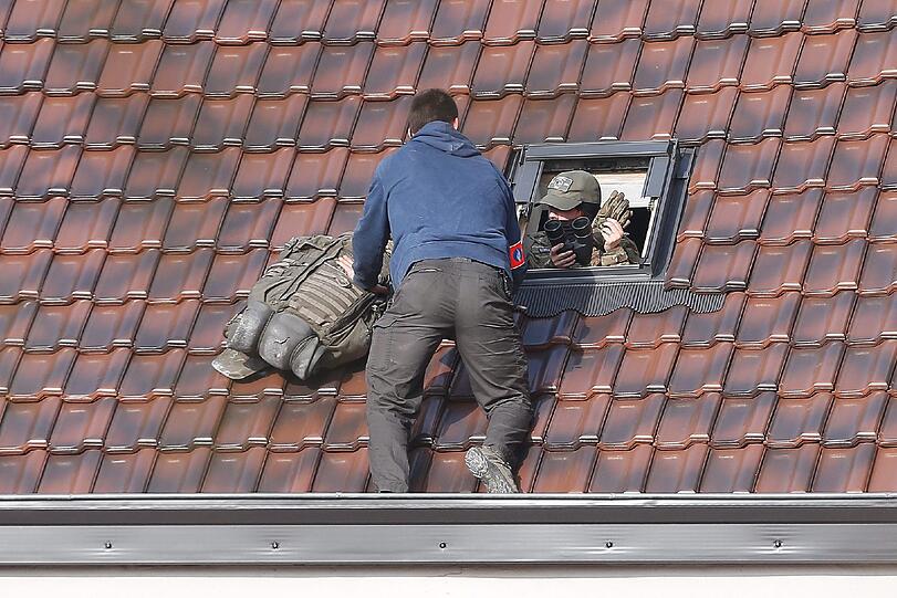 In Brüssel kam es zu einer Schießerei zwischen Polizisten und Terrorismusverdächtigen.