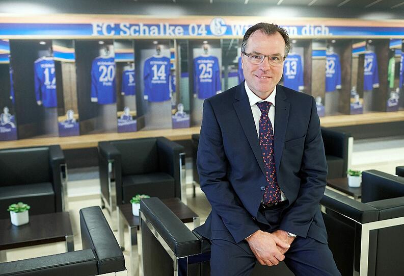 Clemens Tönnies: Hier in seinem Nebenberuf als Aufsichtsratschef beim Bundesligisten Schalke 04.