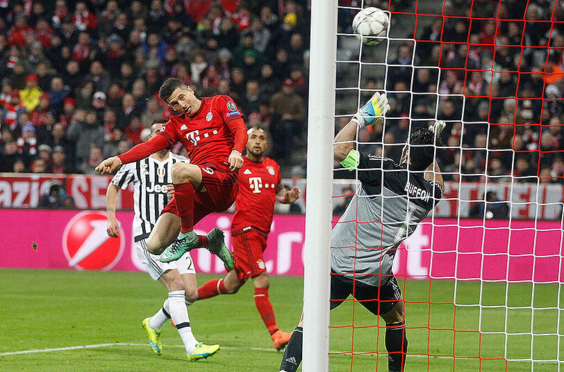 So erzielte Bayern-Torjäger Robert Lewandowski den 1:2-Anschlusstreffer gegen Juventus Turin und Keeper Gianluigi Buffon.