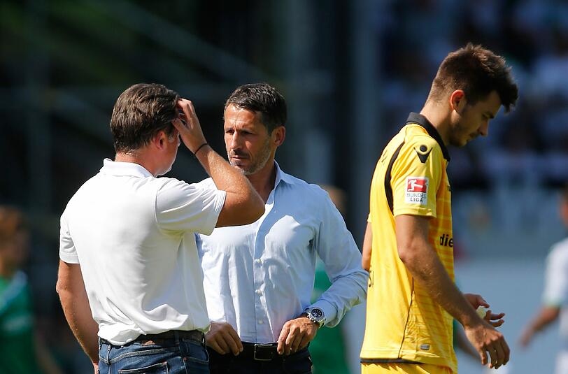 Sportchef Eichin nach der Niederlage gegen Fürth im Gespräch mit Coach Runjaic.