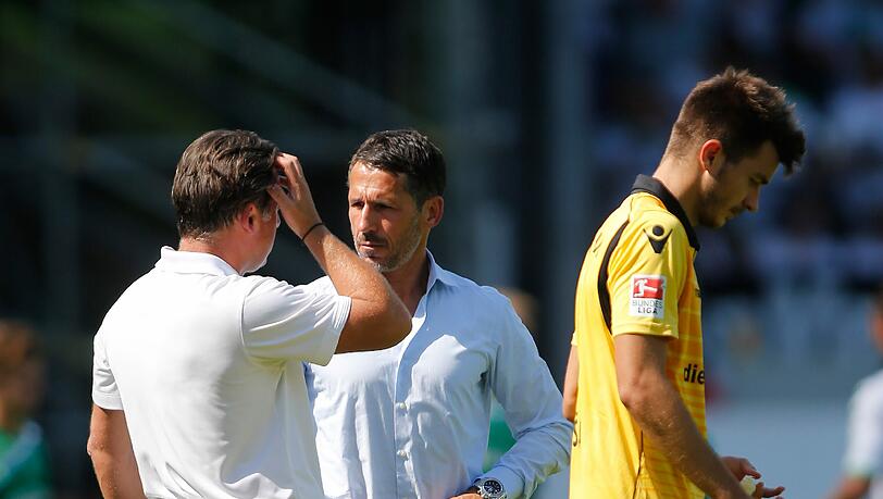 Sportchef Eichin nach der Niederlage gegen Fürth im Gespräch mit Coach Runjaic. Sportchef Eichin nach der Niederlage gegen Fürth im Gespräch mit Coach Runjaic.