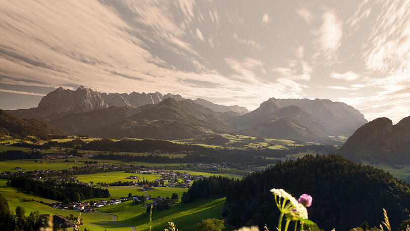 Nehmen Sie sich jetzt eine Auszeit im malerischen Kaiserwinkl in Tirol. Nehmen Sie sich jetzt eine Auszeit im malerischen Kaiserwinkl in Tirol.