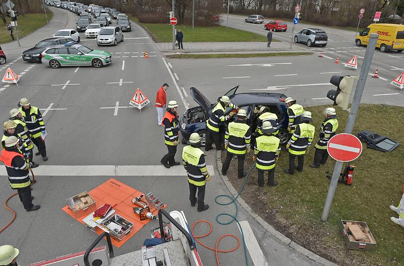 Zwei PKW stießen am Innsbrucker Ring zusammen.