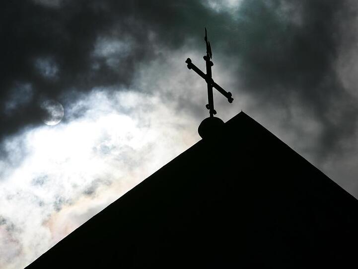 Eine von der Kirche in Auftrag gegebene Untersuchung war 2018 zu dem Ergebnis gekommen, dass seit 1946 in ihrem Bereich 3677 Minderjährige von sexuellem Missbrauch betroffen waren. Aktivisten halten die Zahl für zu niedrig.