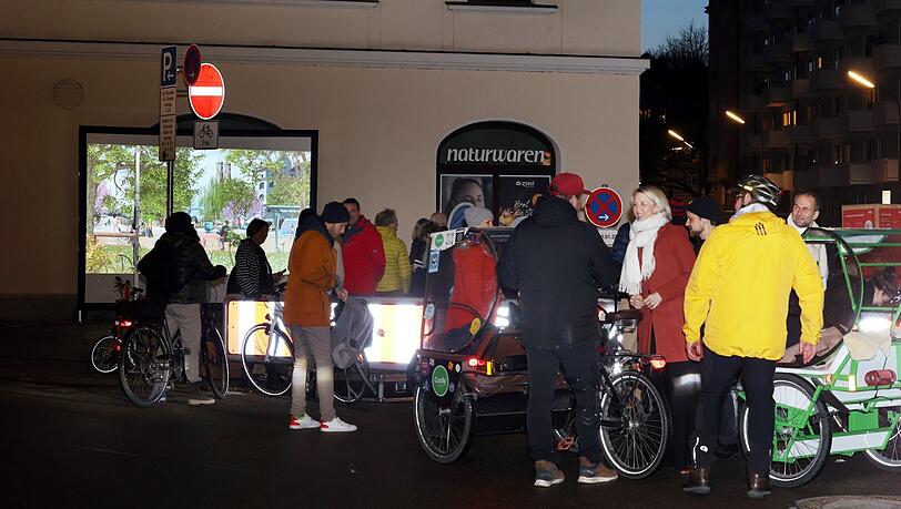 Eine Straßenecke wird Projektionsfläche für die fantasievolle Umgestaltung von drei Münchner Orten.