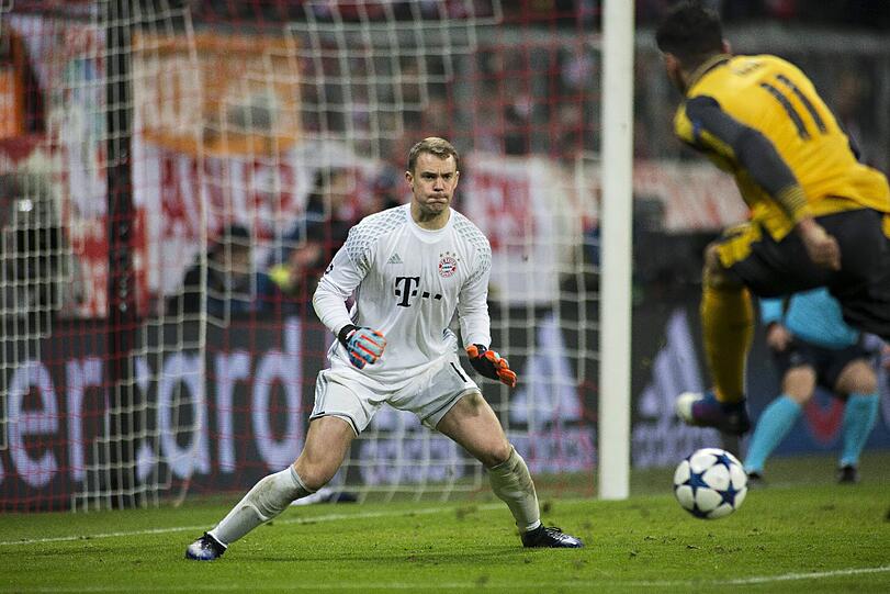 Manuel Neuer: Note 3. Im Elfmeterpech: Parierte Sanchez&rsquo; Versuch, dann war er machtlos gegen den Nachschuss (30.). Verhinderte das 1:2 gegen Özil (45.). Zog mit seinem 69. Europacupspiel für die Bayern mit Franz Beckenbauer gleich.