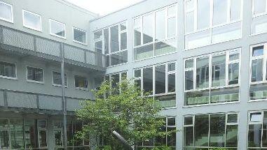 Die Schule an der Blumenauer Straße. Die Schule an der Blumenauer Straße.