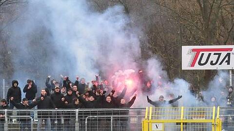Die Behörden ermitteln gegen 53 Personen: Die schweren Ausschreitungen in Reutlingen werden für einige Club-Chaoten wohl ein gerichtliches Nachspiel haben.