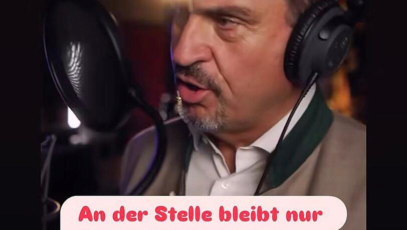 In seiner Instagram-Story reagiert Martin Rütter humorvoll auf den Song von Markus Söder. In seiner Instagram-Story reagiert Martin Rütter humorvoll auf den Song von Markus Söder.