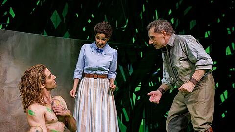Richy M&uuml;ller (re.) als Wildh&uuml;ter Clayton in Disneys Musical "Tarzan"