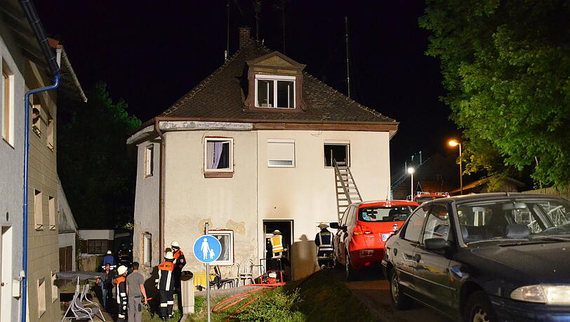 Schock in Vilsbiburg: In diesem Mehrfamilienhaus verbrannte einer Frau. Schock in Vilsbiburg: In diesem Mehrfamilienhaus verbrannte einer Frau.