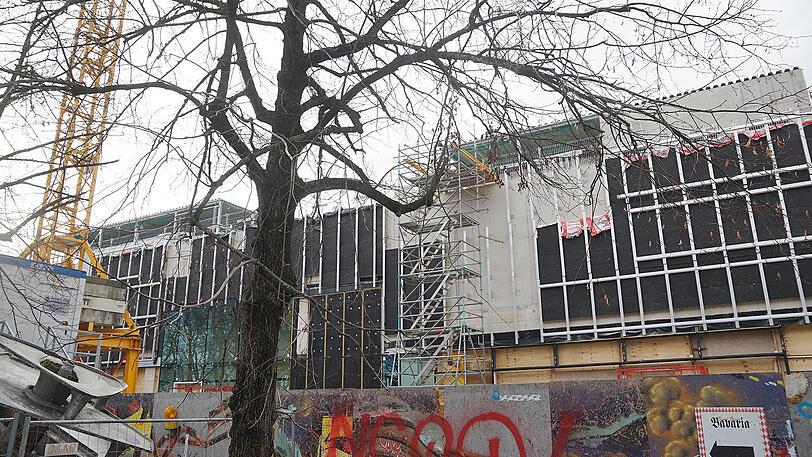 Hier stand XXXLutz, auf der Theresienhöhe 5: Jetzt entsteht hier ein moderner Konsumtempel.