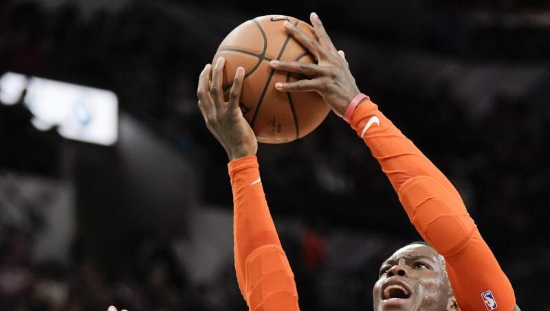 Musste mit Oklahoma eine weitere Pleite hinnehmen: Dennis Schröder (r). Musste mit Oklahoma eine weitere Pleite hinnehmen: Dennis Schröder (r).