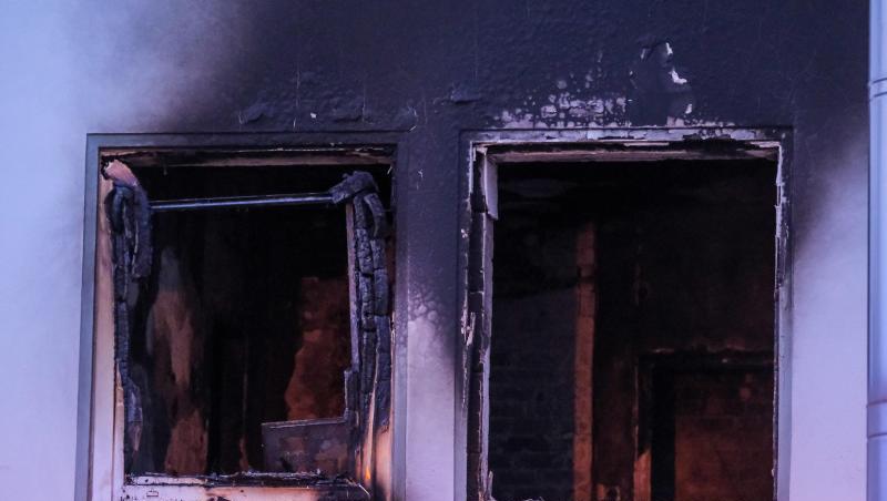 Fenster wurden durch den Druck der Explosion zerstört. Fenster wurden durch den Druck der Explosion zerstört.