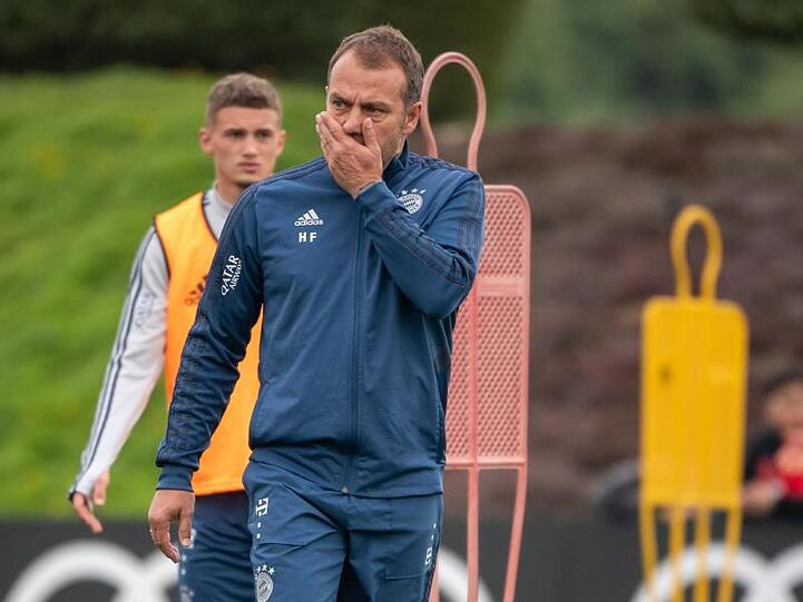 Nimmt mit dem FC Bayern das Training auf dem Platz wieder auf: FCB-Coach Hansi Flick.
