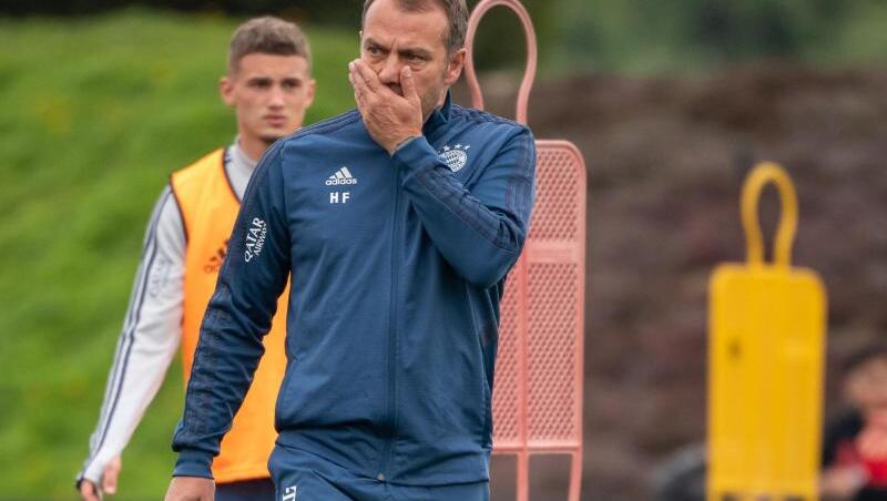 Nimmt mit dem FC Bayern das Training auf dem Platz wieder auf: FCB-Coach Hansi Flick. Nimmt mit dem FC Bayern das Training auf dem Platz wieder auf: FCB-Coach Hansi Flick.