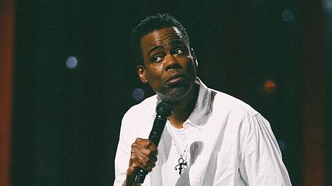 Ganz in Weiß erschien Chris Rock zu seinem Comedy-Special "Selective Outrage".