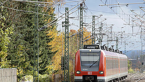 Ein 19-jähriger Student ist am frühen Sonntagmorgen von einem Zug überrollt worden. Ein 19-jähriger Student ist am frühen Sonntagmorgen von einem Zug überrollt worden.