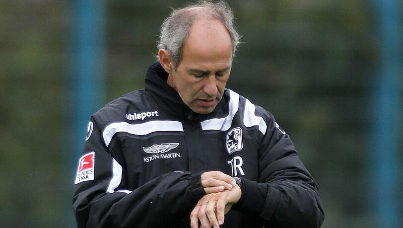Die Zeit der Pause ist vorbei: Löwen-Trainer Reiner Maurer im Januar beim Trainingsauftakt. Es folgte eine fast schon bemerkenswert gute Rückrunde. Die Zeit der Pause ist vorbei: Löwen-Trainer Reiner Maurer im Januar beim Trainingsauftakt. Es folgte eine fast schon bemerkenswert gute Rückrunde.
