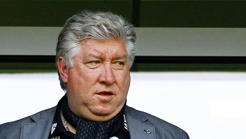 Der ehemalige Hannover-Profi Dieter Schatzschneider arbeitet heute als Scout für die 96er. Der ehemalige Hannover-Profi Dieter Schatzschneider arbeitet heute als Scout für die 96er.
