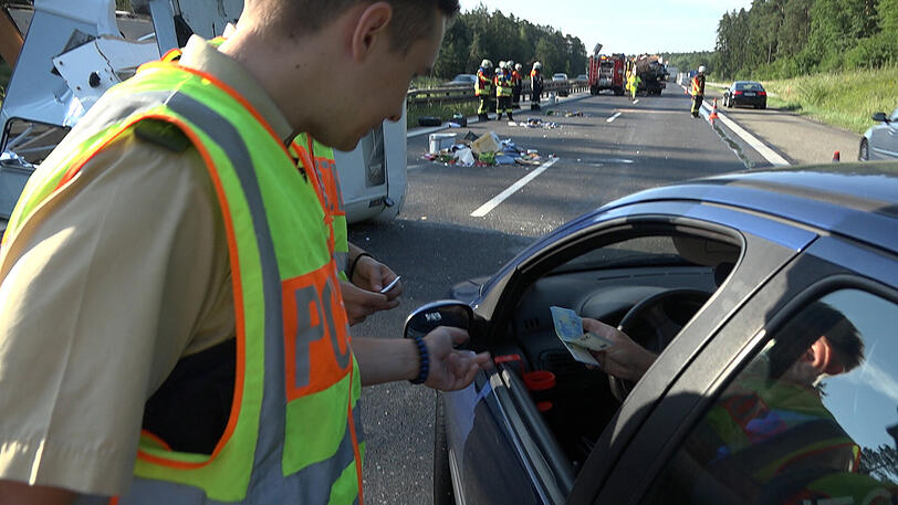 80 Euro Strafe und ein Punkt in Flensburg erwartet die Gaffer.