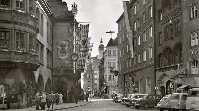 Das Platzl ist bis in die 60er / frühen 70er Jahre ein eher verrufener Ort.