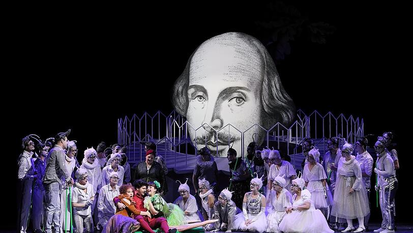 Das Finale der "Lustigen Weiber von Windsor" im Gärtnerplatztheater Das Finale der "Lustigen Weiber von Windsor" im Gärtnerplatztheater