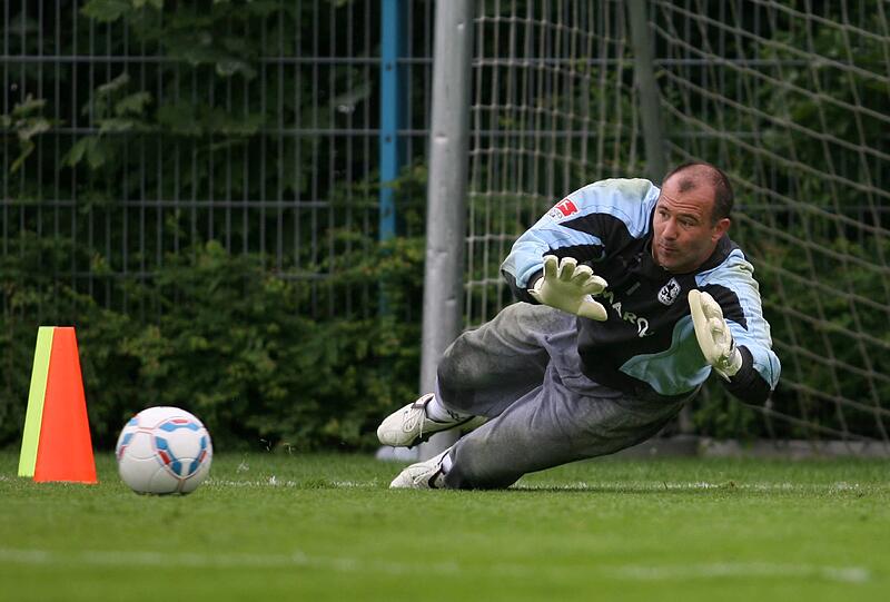 Die Löwen legen sich in Maria Taferl ordentlich ins Zeug: Bankdrücken, Übungen am Gummiseil, Lauftraining - die Bilder aus dem Trainingslager.