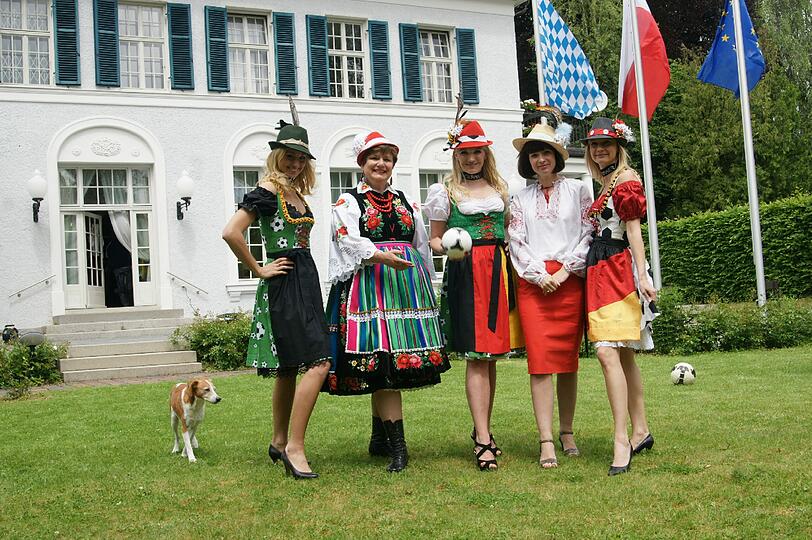 Dirndl für die EM: das perfekte Fan-Outfit für die Frau.