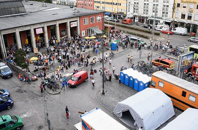 Tausende Flüchtlinge haben am Dienstag mit Zügen aus Ungarn den Münchner Hauptbahnhof erreicht. Die Bilder des Tages.