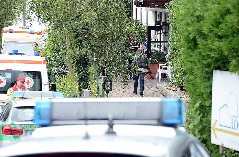 Sehen Sie in unserer Fotostrecke die Bilder vom Polizeieinsatz im Seniorenheim.