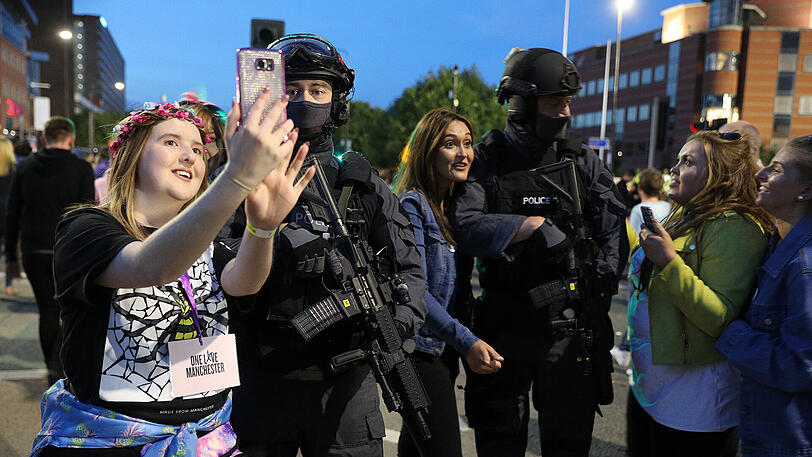 Das Konzert fand unter strengen Sicherheitsvorkehrungen statt. Für Selfies standen die Polizisten aber auch zur Verfügung.