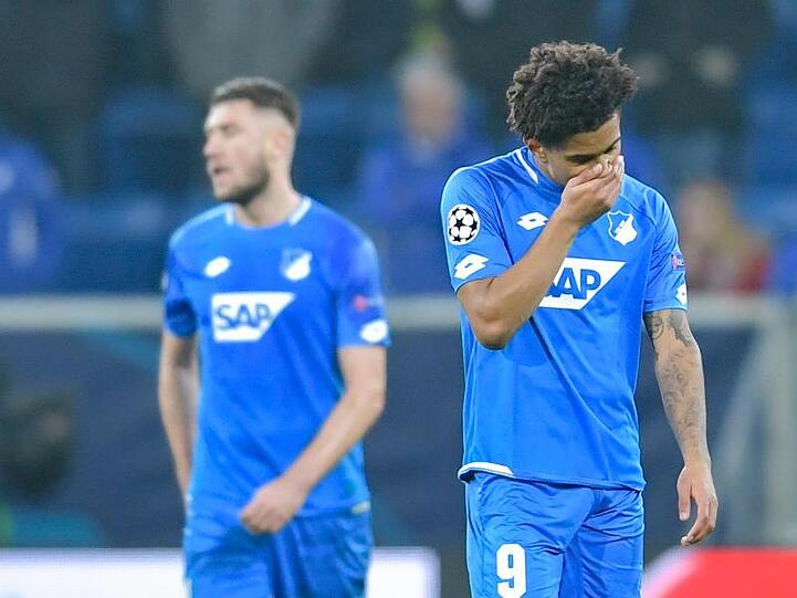 Hoffenheims Spieler lassen nach der unglücklichen Heimniederlage gegen Schachtjor Donezk die Köpfe hängen.