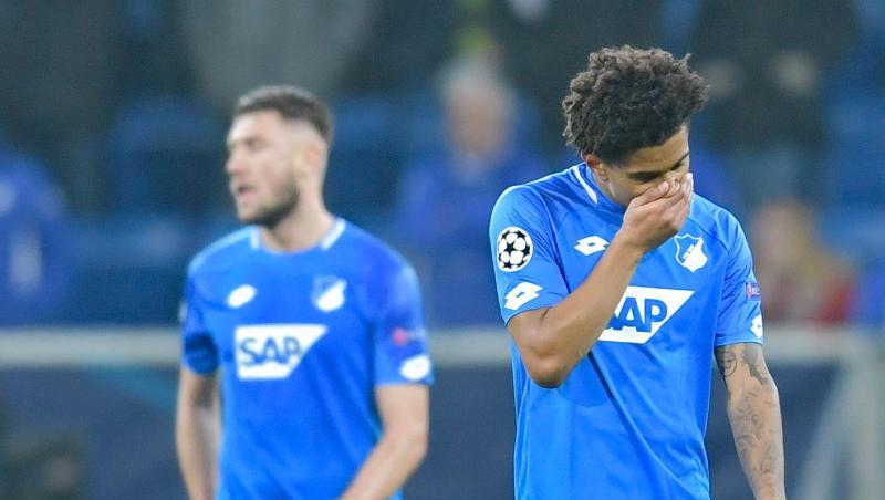 Hoffenheims Spieler lassen nach der unglücklichen Heimniederlage gegen Schachtjor Donezk die Köpfe hängen. Hoffenheims Spieler lassen nach der unglücklichen Heimniederlage gegen Schachtjor Donezk die Köpfe hängen.