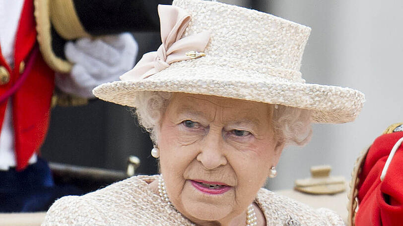Die Queen braucht Unterstützung im Buckingham Palast.